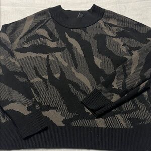 Athleta Camouflage Black and Brown Patterned Crewneck‎ Sweater Size Medium